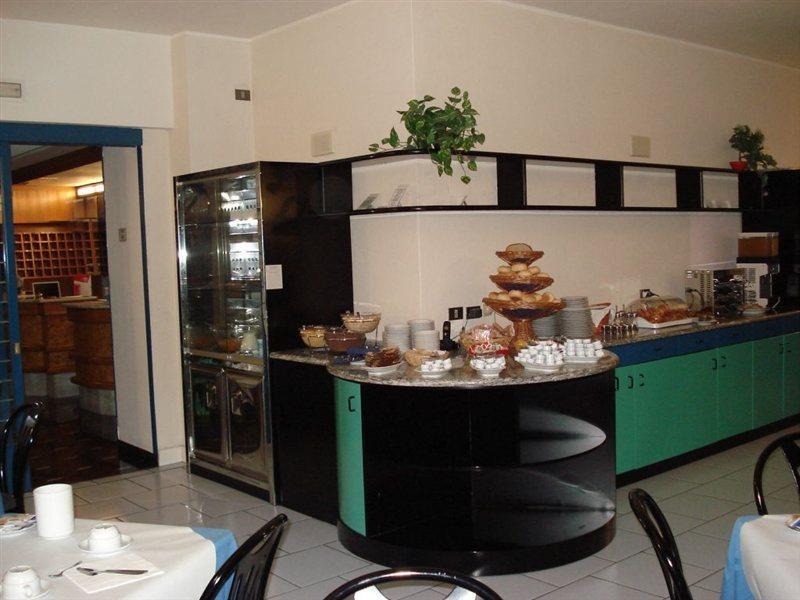 Hi Hotels Riva Del Garda Buitenkant foto